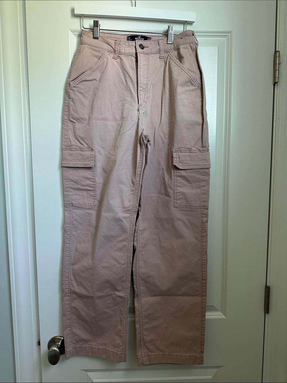 Hollister Straight-Leg Cargo Pants in Light Mauve